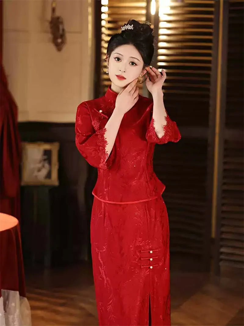 Elegant modern red Qipao wedding dress with long sleeves, perfect for autumn and winter brides