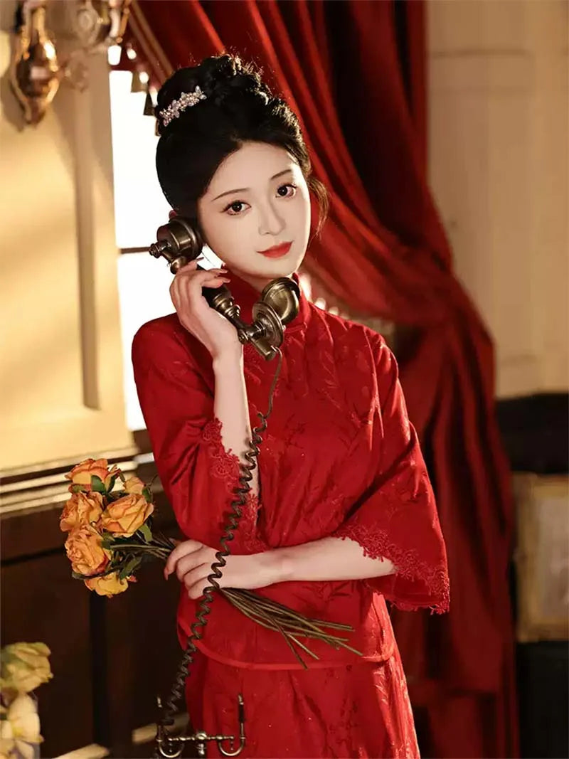 Elegant modern red Qipao wedding dress with long sleeves, perfect for autumn and winter brides