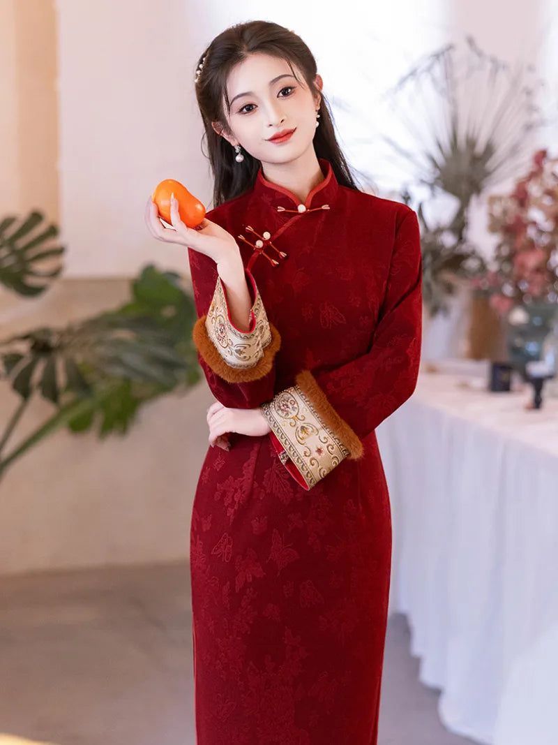 Red fleece-lined New Year Cheongsam Dress with fitted waist, vintage charm and elegant neckline design
