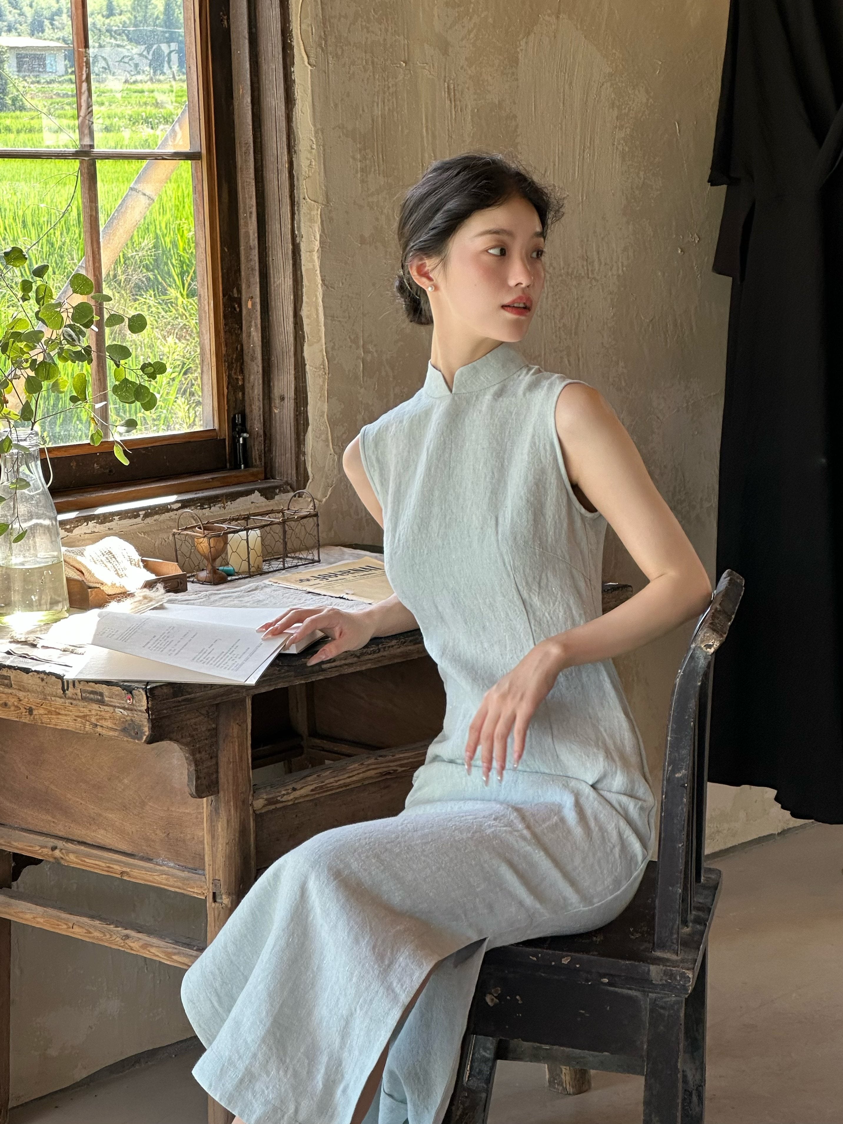 Sleeveless Long Cheongsam in Light Blue | Guigui
