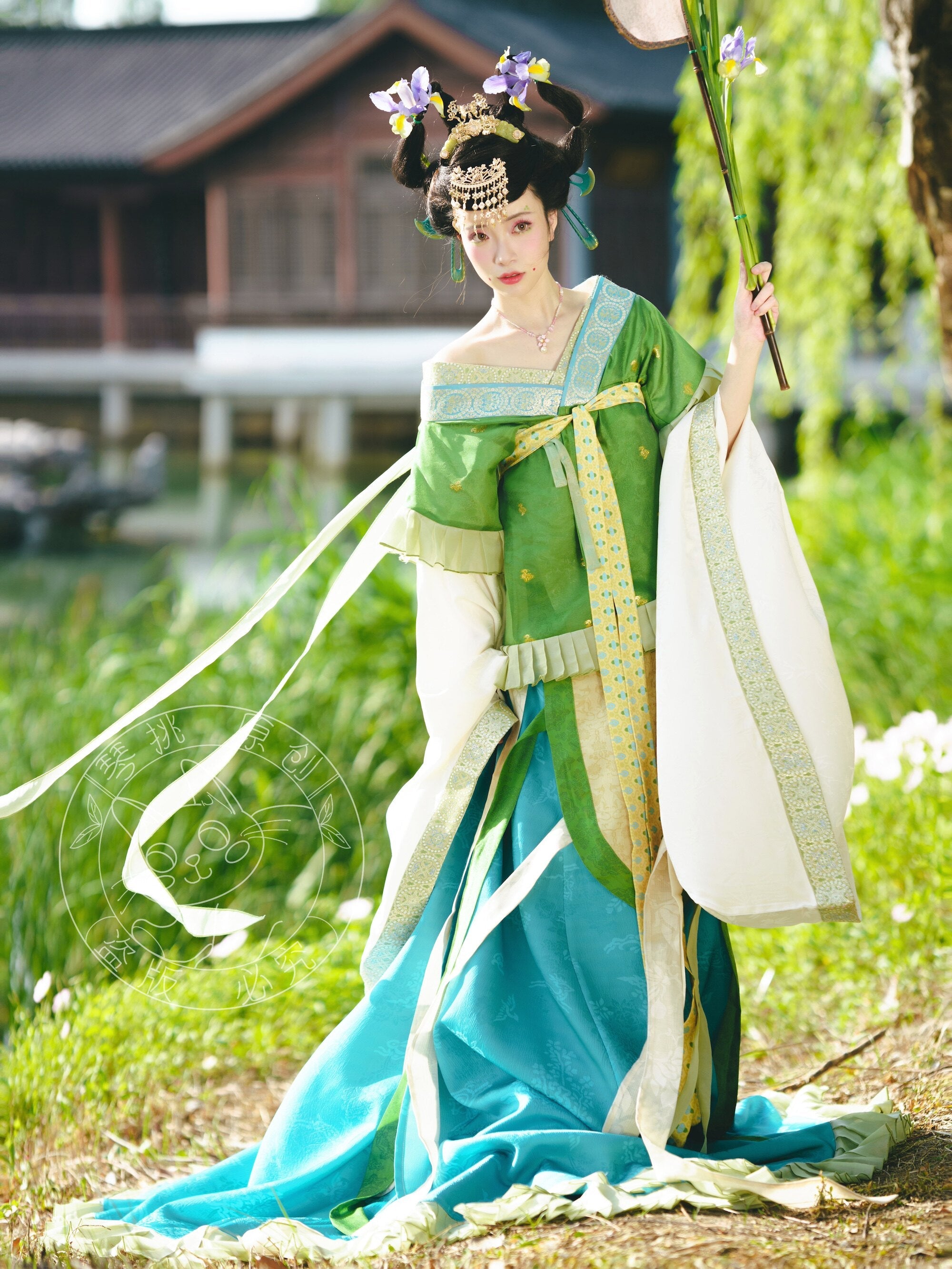 Qingbei Xu 倾杯序 Prelude to the Tilting Cup Sui & Northern Southern Dynasty Guiyi Swallow Tail Ruqun Set