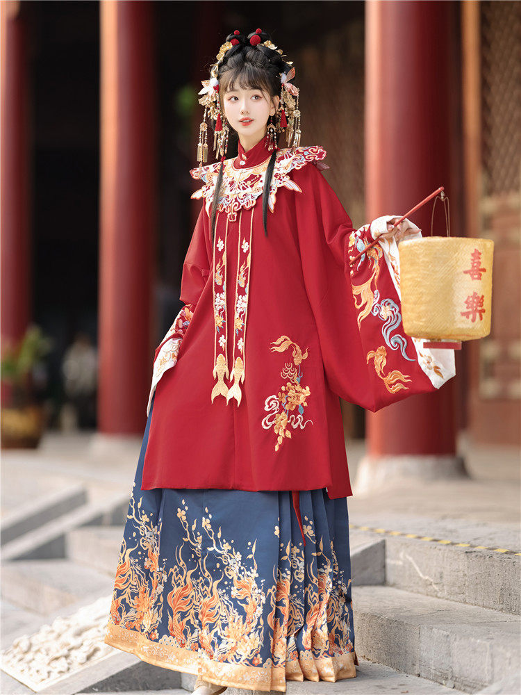 Ming Dynasty Koi Embroidered Flower Wedding Hanfu with Printed Mamianqun | Koi 锦鲤