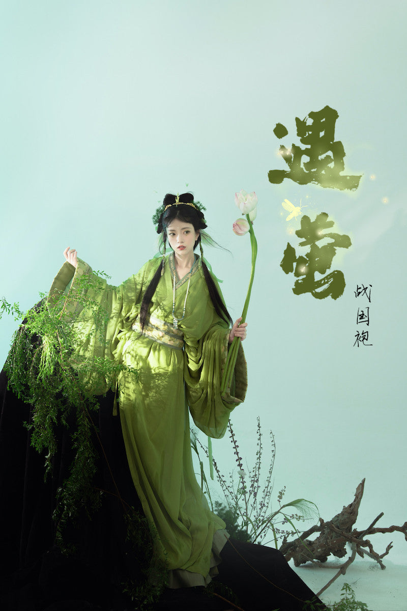 Yu Ying 遇萤 Encountering a Firefly Modernized Warring States Zhiju Straight Hem Robe Set