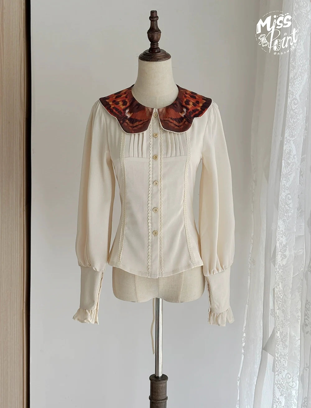 German Bookshelf - Classic Lolita Blouse, Butterfly-Shaped Collar