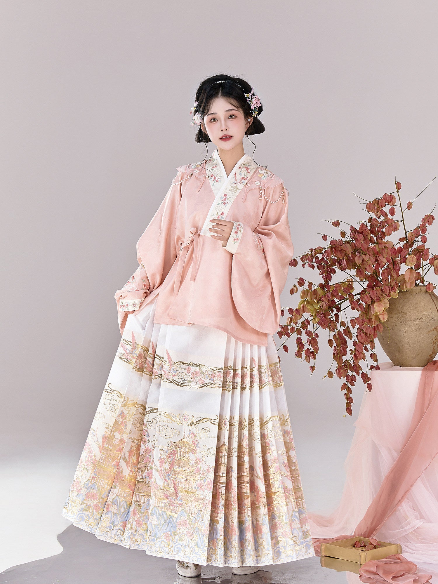 Ming Dynasty Sweet Pink Embroidered Pipa Sleeve Top & White Woven Mamianqun | Swallow Pavilion 燕云亭