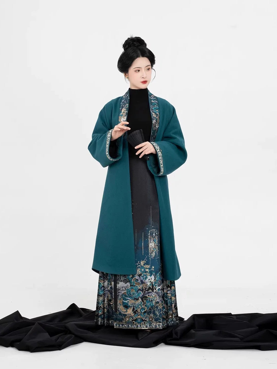 Chinese Blouse & Mamian Skirt Outfit | Returning Dragons 四龙望归