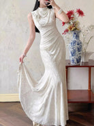 Mòli 茉莉 Jasmine Modernized Floral Satin Sleeveless Qipao