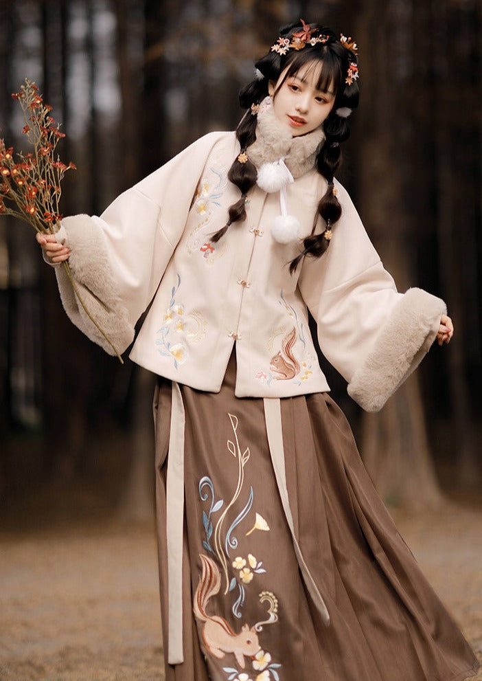 Squirrel Harvesting | Ming Winter Hanfu (丰收节)