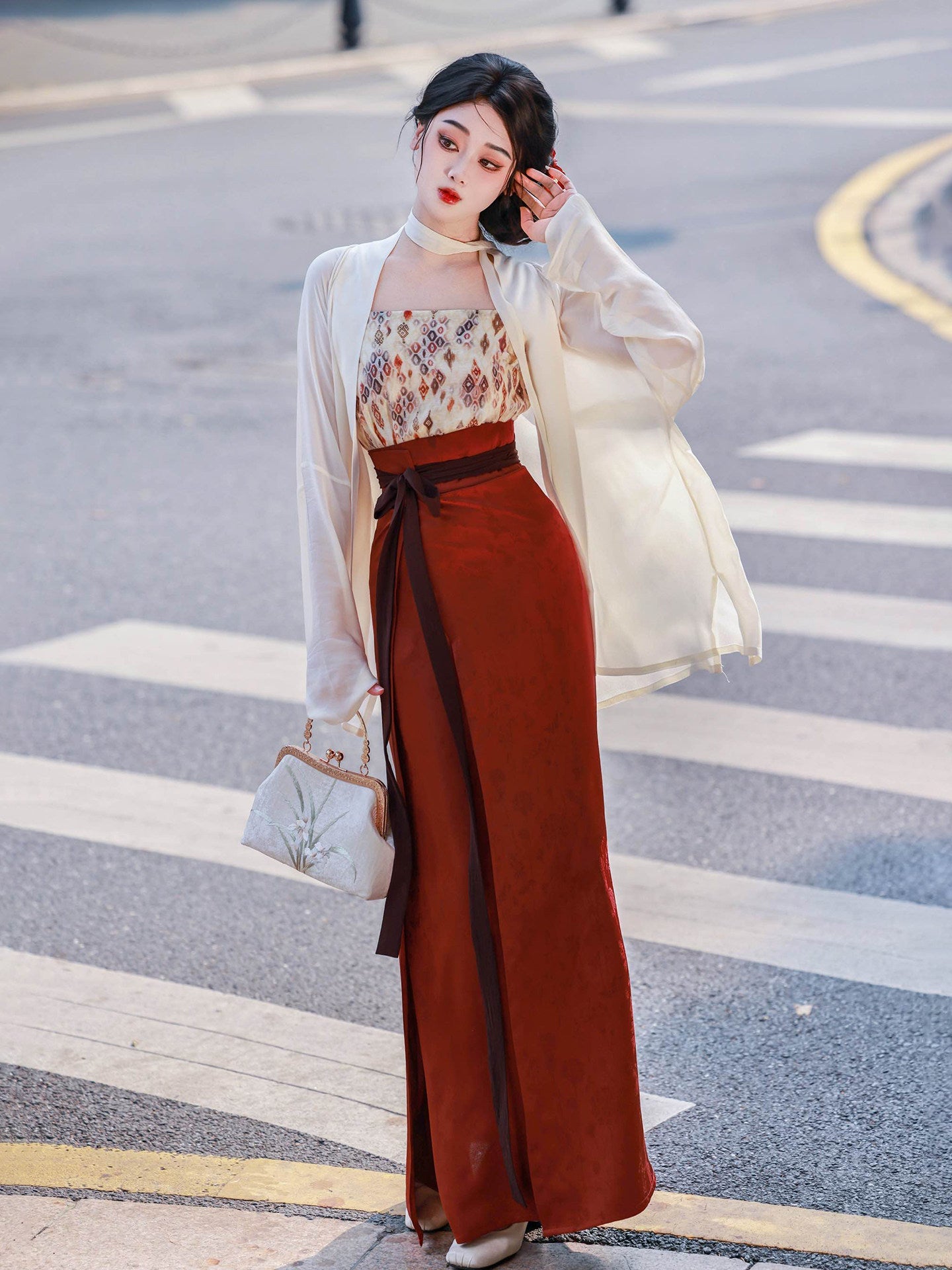 Song Dynasty Modern Hanfu Winged Sleeve Top and Spiral Skirt - Jade Beauty 玉颜 (Preorder)