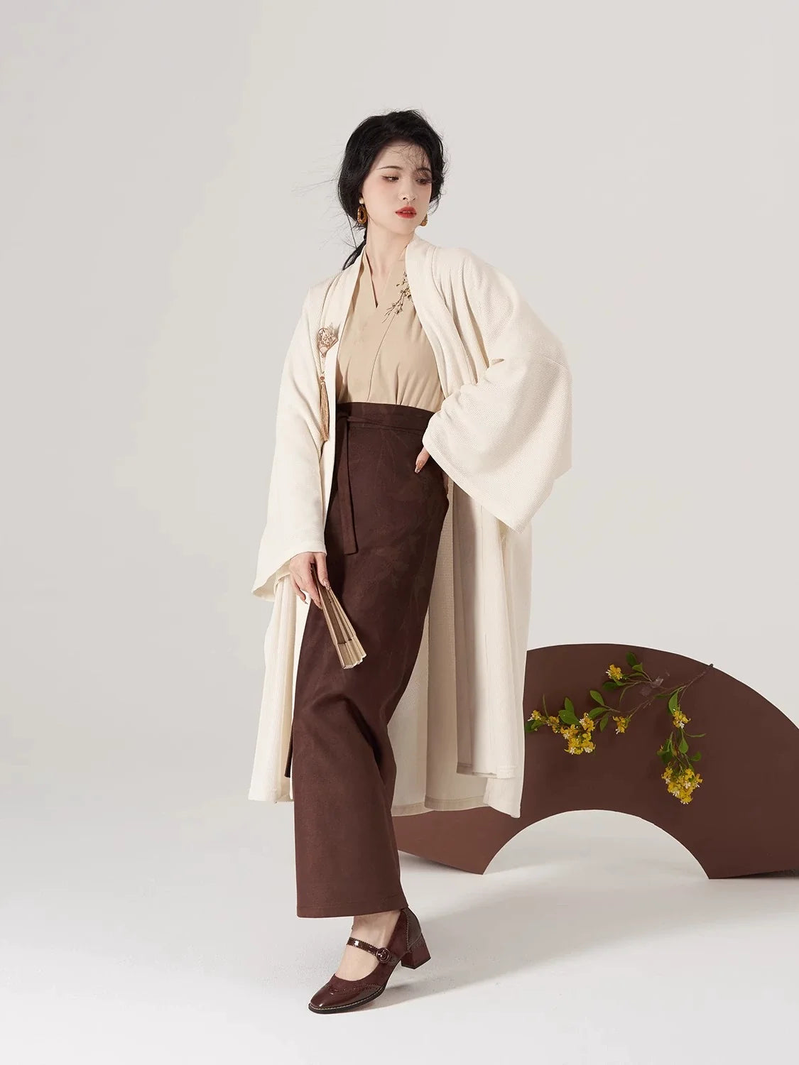 Song Dynasty Modern Hanfu Set with Winged Sleeve Top and Spiral Skirt - Wood Hibiscus 木芙蓉 (Preorder)