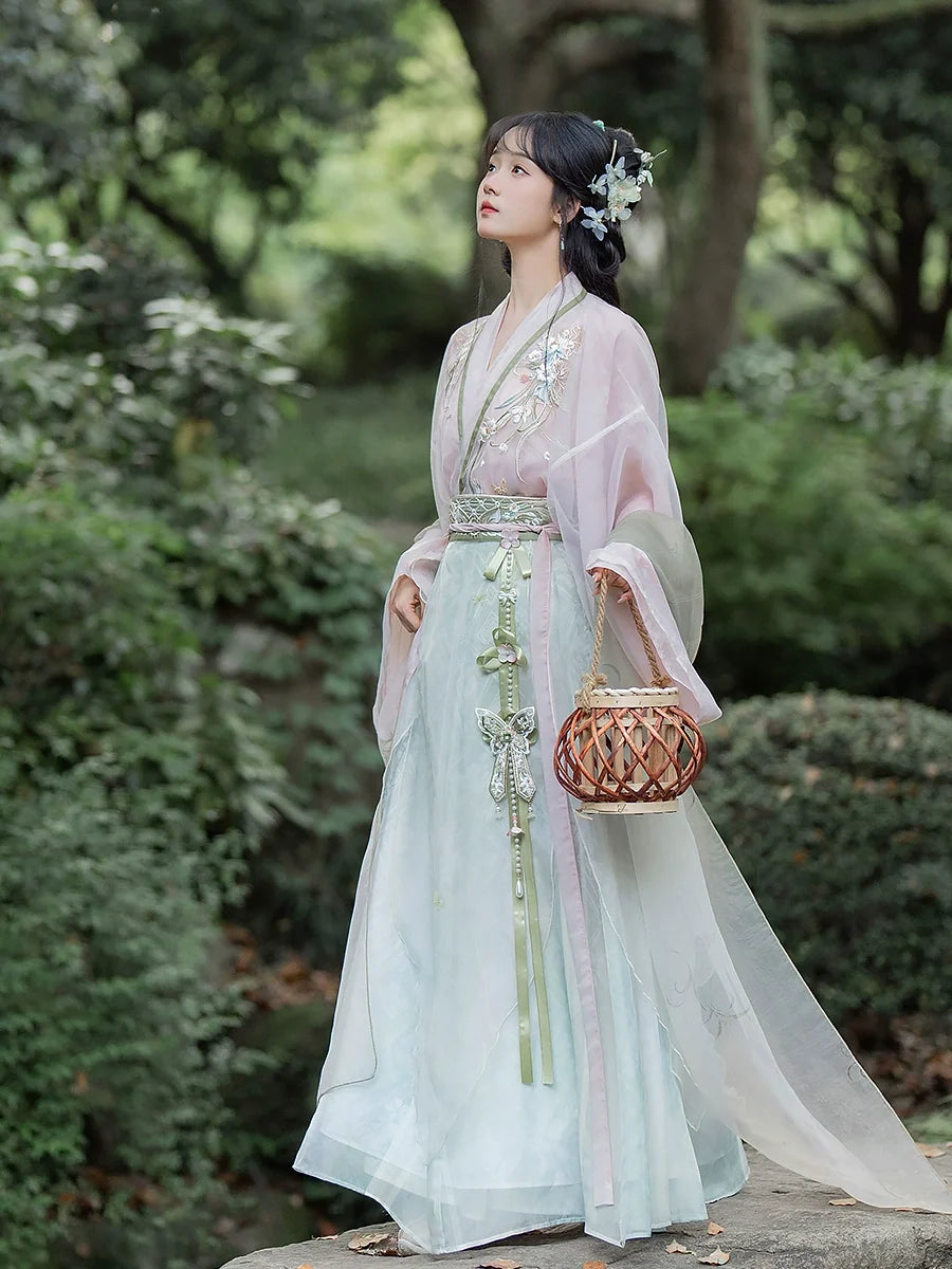 Wei Jin Dynasty Qiyao Ruqun Hanfu | Pine 绿萍