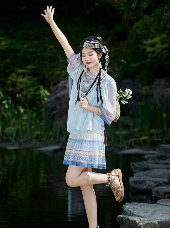 Ming Dynasty x Modern Hanfu: Misty Morning 晨雾 (Preorder)