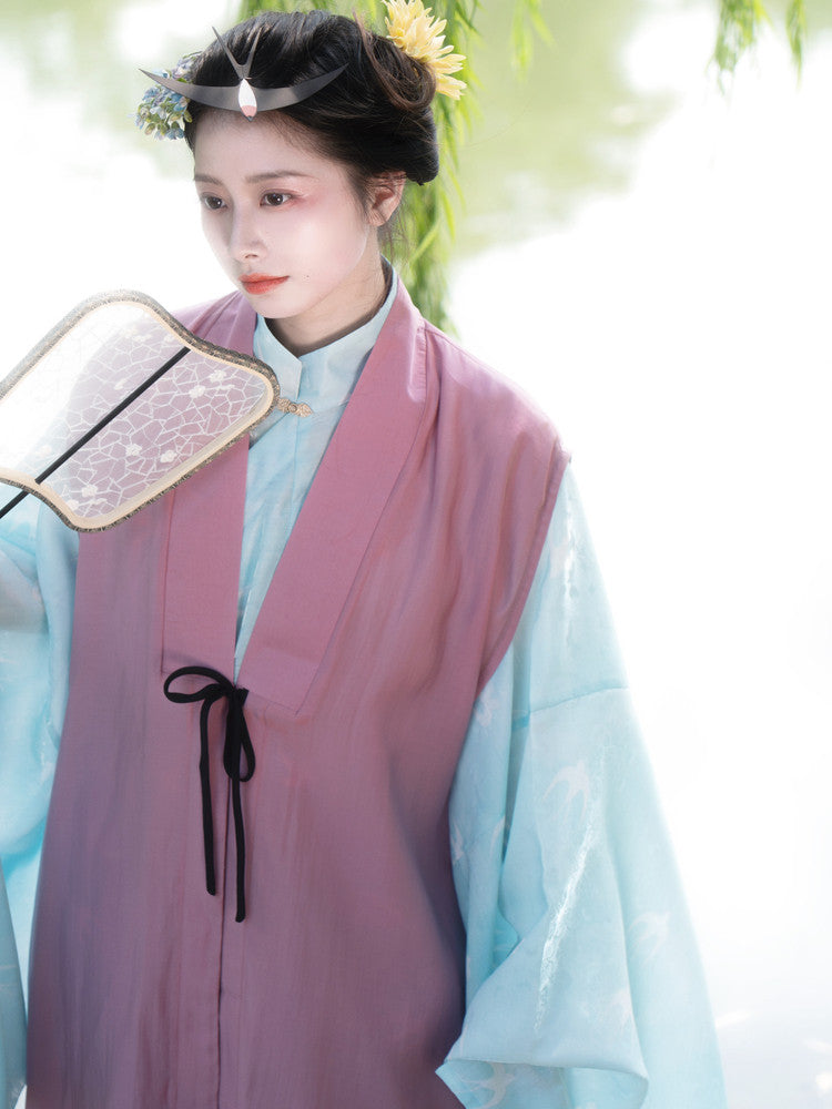 Luoyan Qi 落燕栖 A Swallow's Perch Late Ming Dynasty Swallow Changshan Long Shirt & Summer Bijia Vest Set