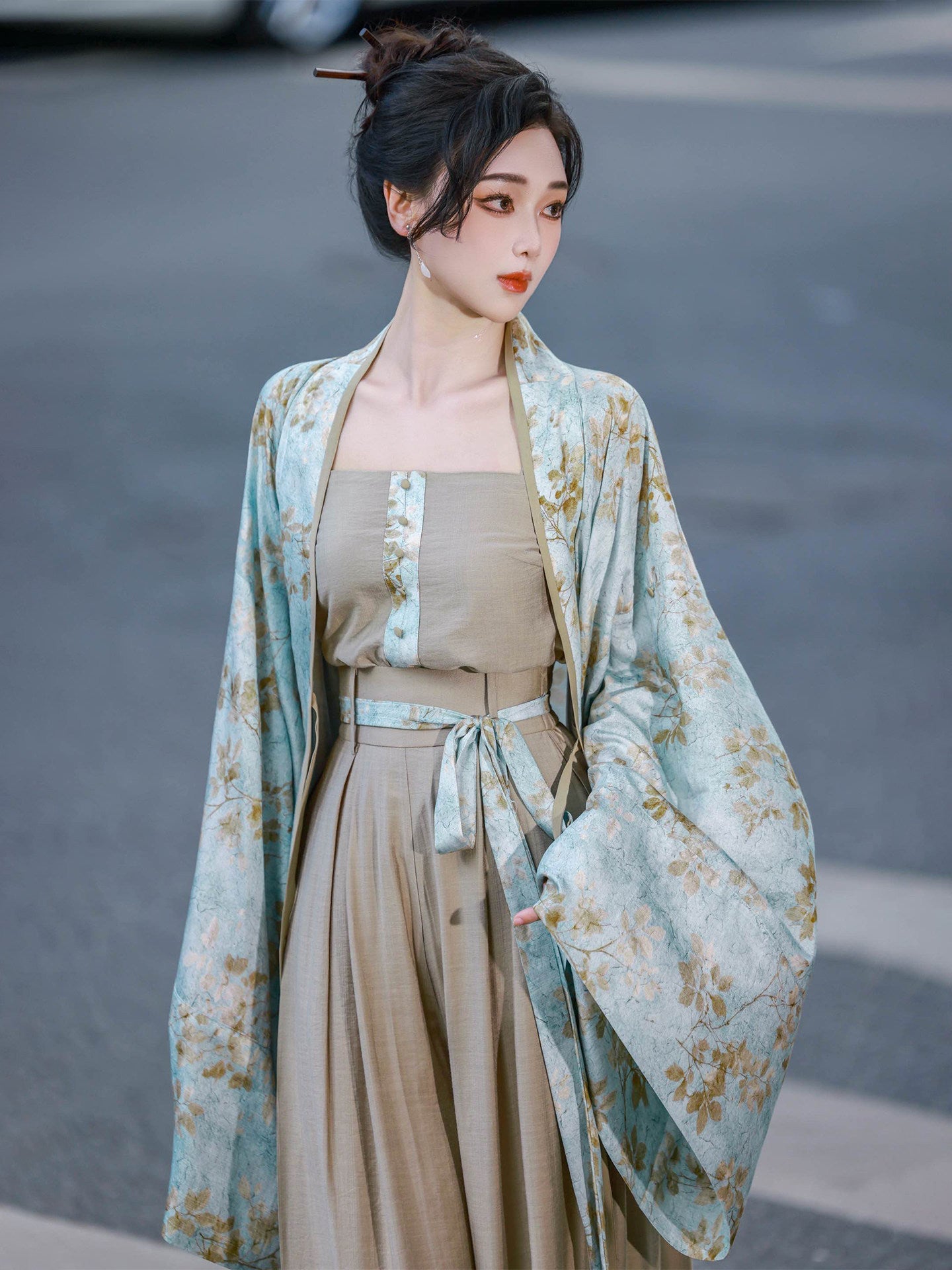 Modern Hanfu Outfit Retro Commuting Set with Cardigan, Camisole & Song-Style Pants - Huaqing 花青 (Preorder)