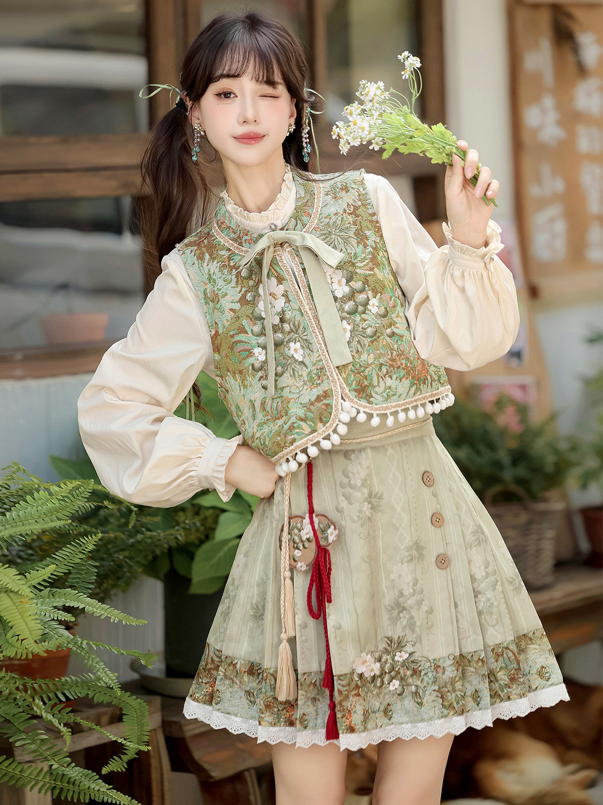 Ming Dynasty Modern Hanfu Long Sleeve Top and Short Mamianqun - Whispers of Autumn 秋络蔓语