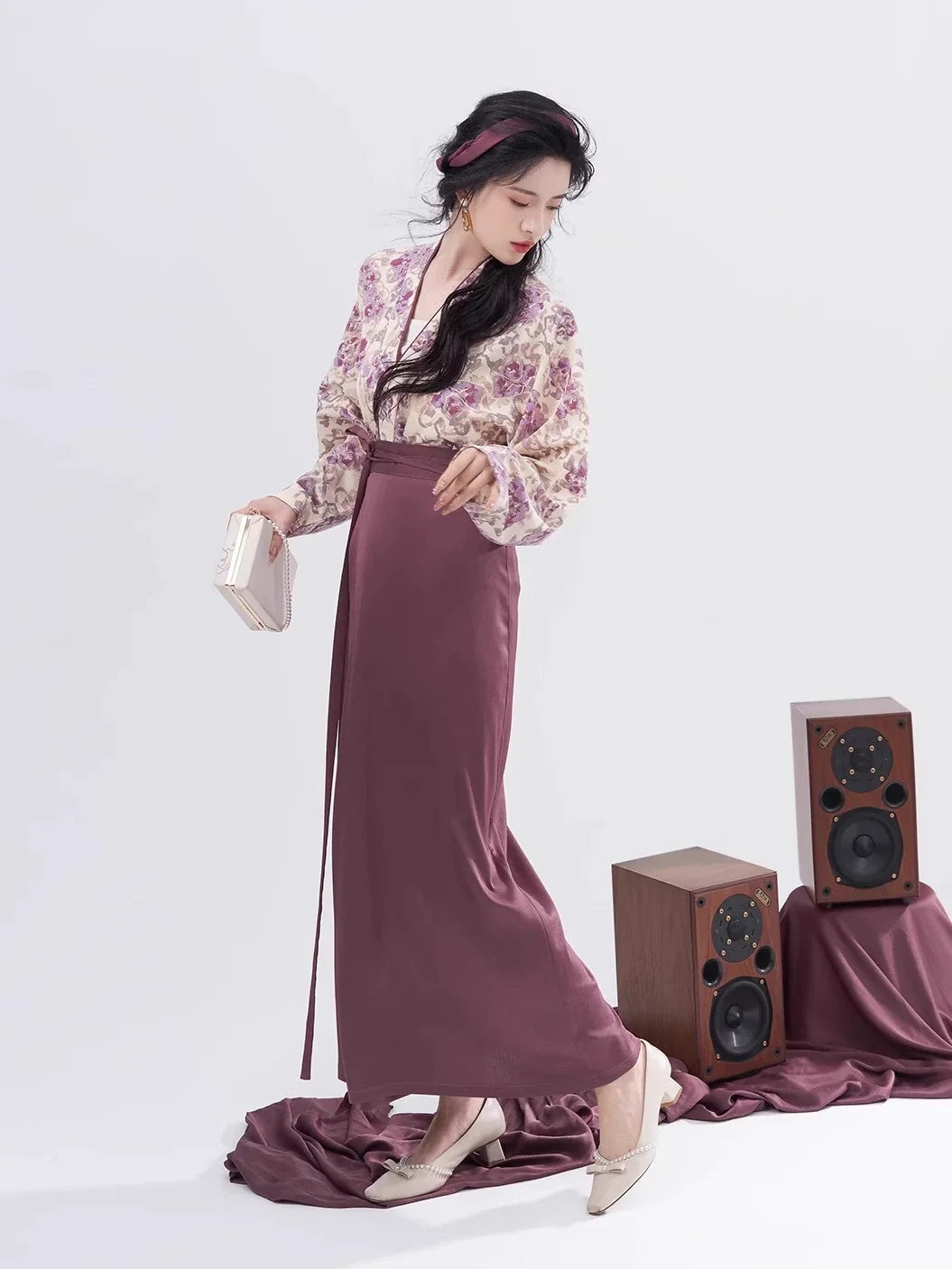 Song Dynasty Modern Hanfu Set with Winged Sleeve Top and Spiral Skirt - Yingying 盈盈 (Preorder)