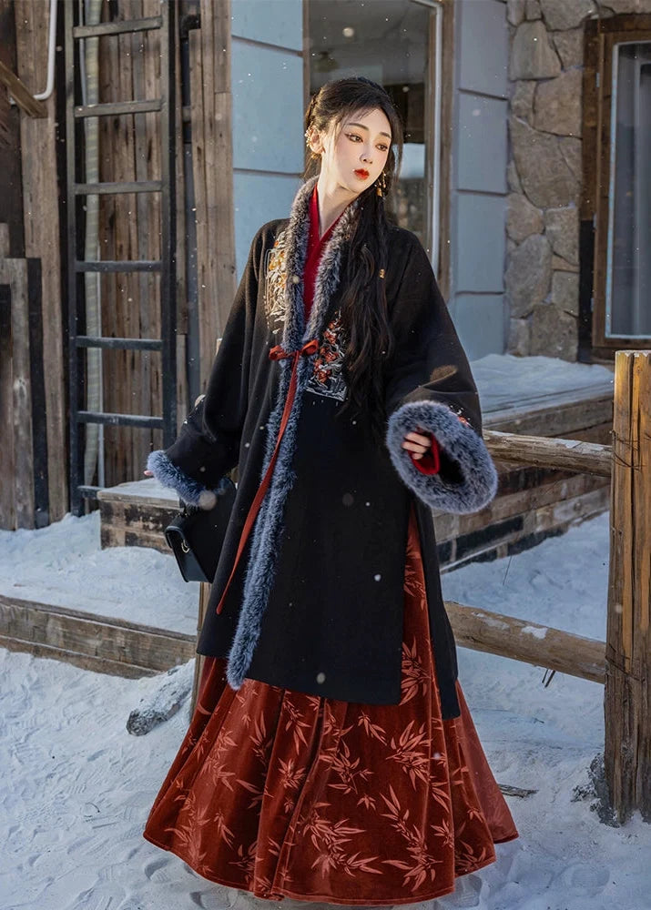 Snow Traveler | 3-Piece Modern Set (雪中客)