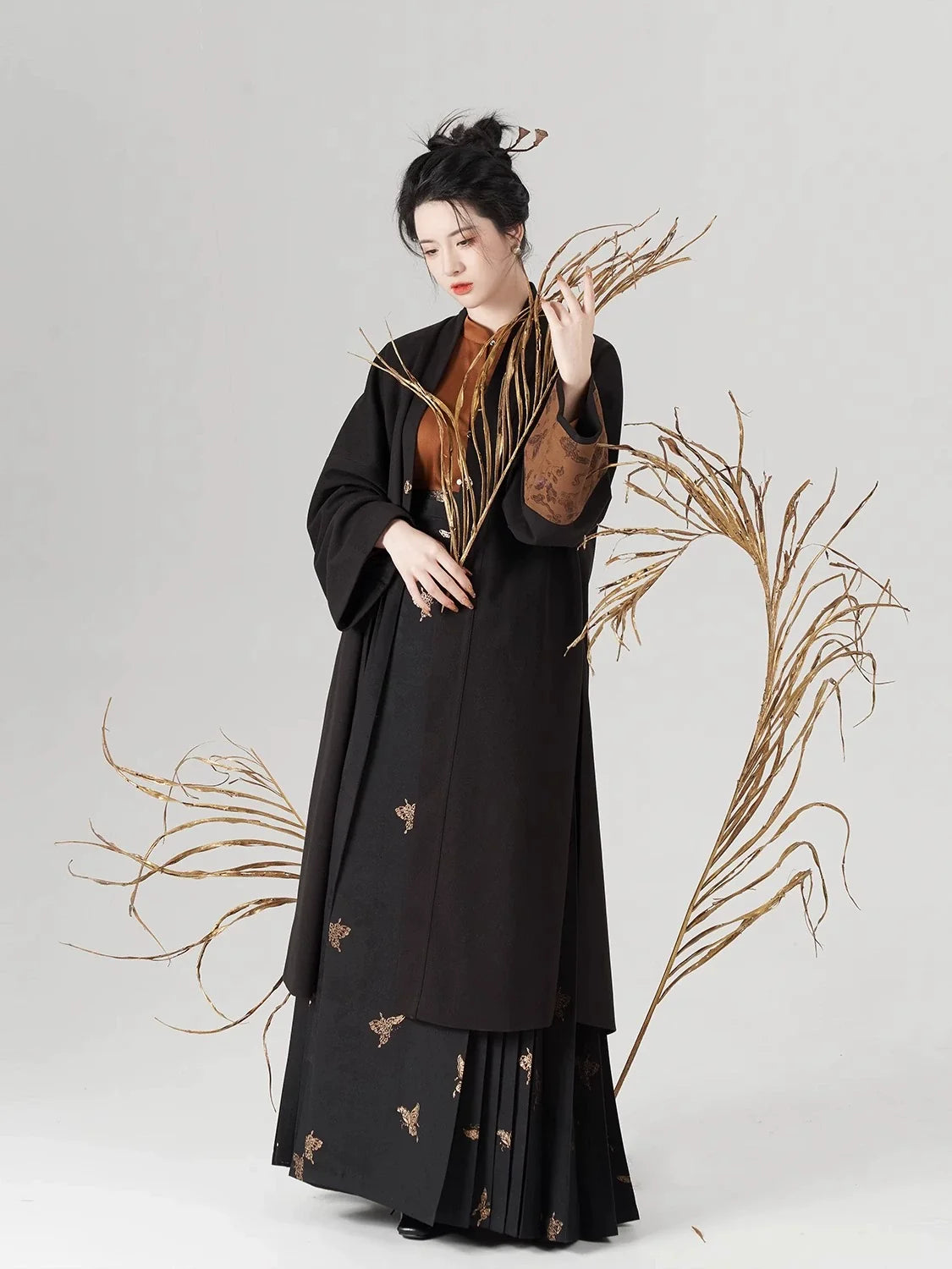 Song-Ming Dynasty Modern Hanfu Set with Long Sleeve Top and Mamian Skirt - Hundred Butterflies 百蝶绘 (Preorder)