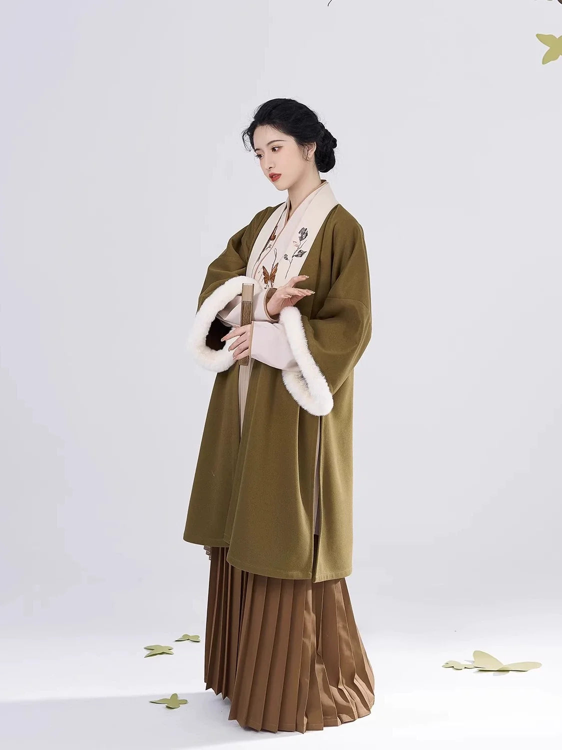 Song Dynasty Modern Hanfu Set with Winged Sleeve Top and Pleated Skirt - Floating Butterfly 浮蝶 (Preorder)