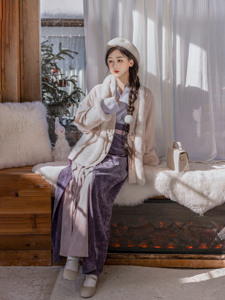 Song Dynasty Modern Hanfu Coat and Wrap Skirt for Autumn and Winter - Miaomiao 妙妙 (Preorder)