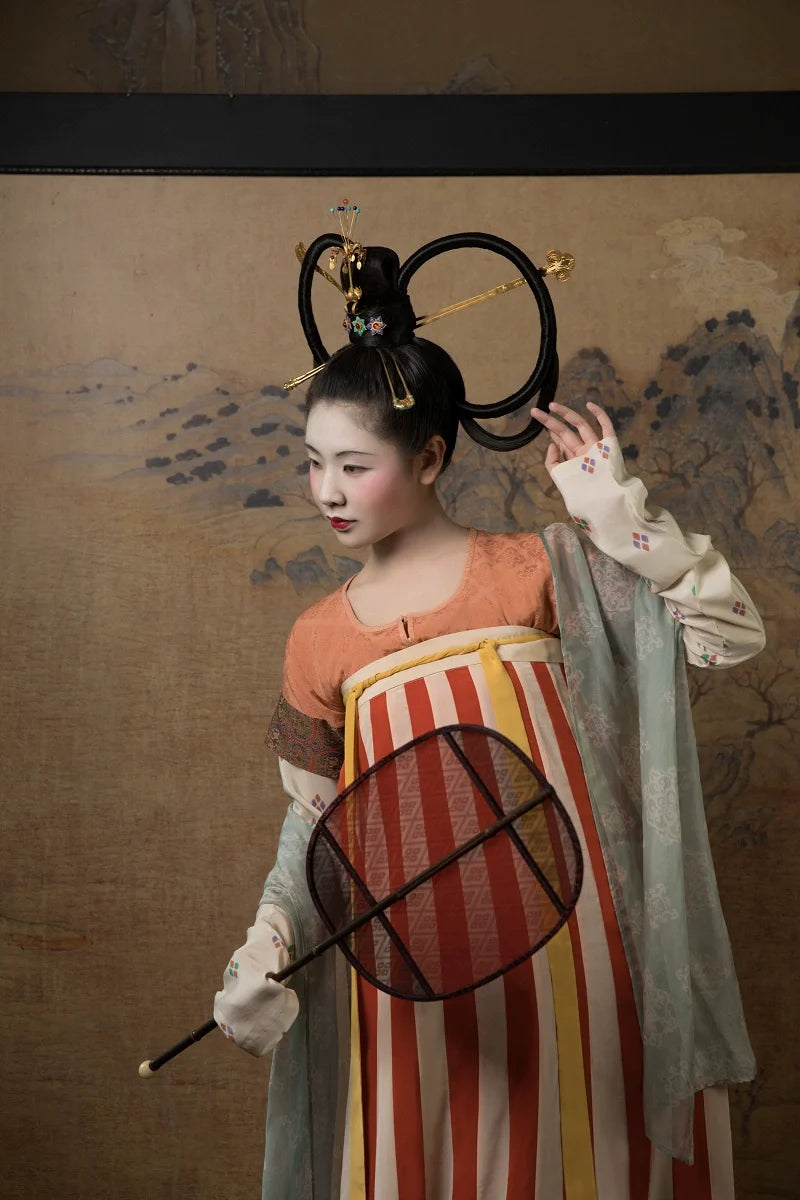 Gong 'E 宫娥 Palace Maid Early Tang Recreation Qixiong Ruqun