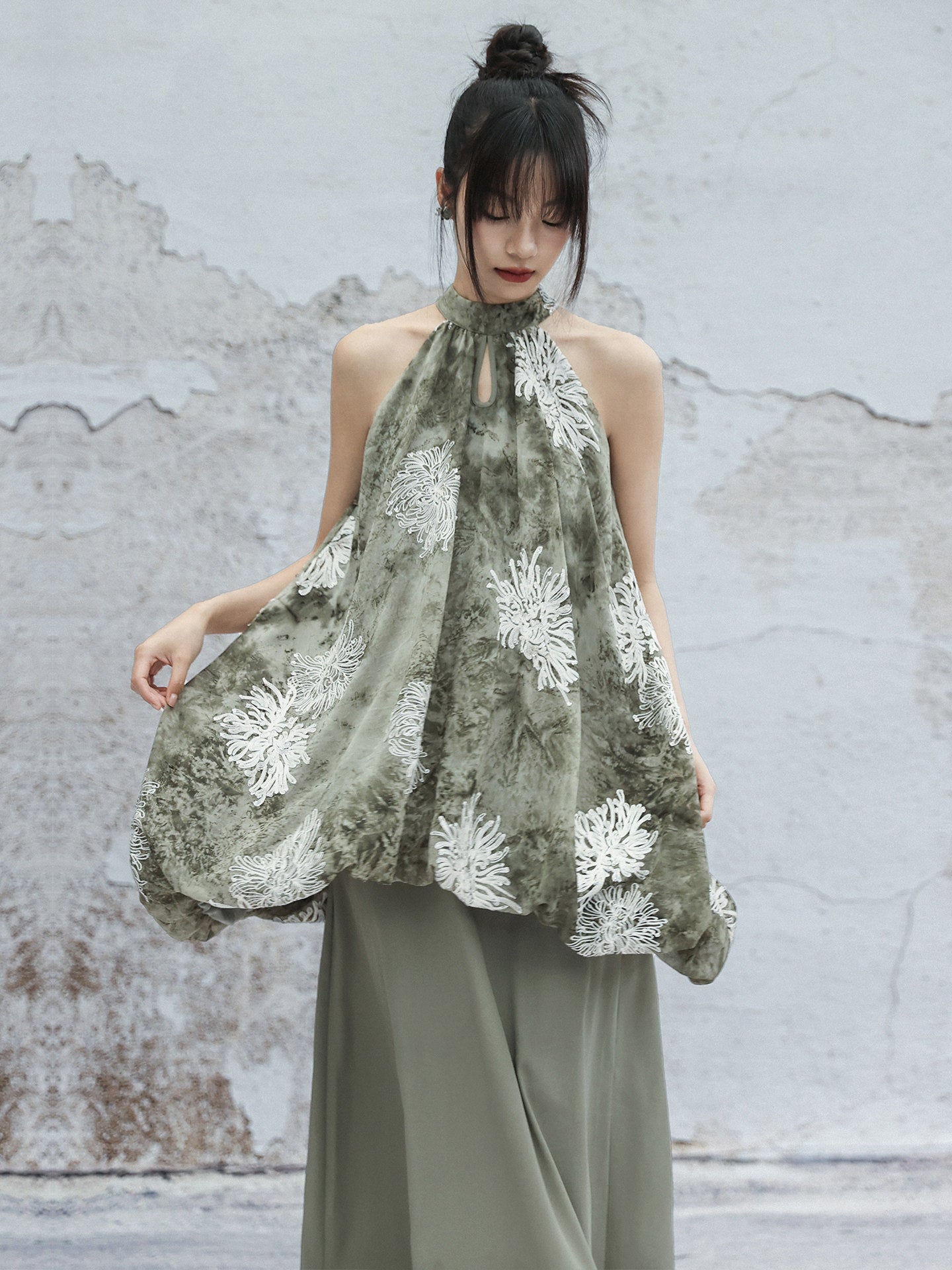 New Chinese Style Chrysanthemum Embroidered Dress Halter Neck Sleeveless Dress - Yaju 雅菊
