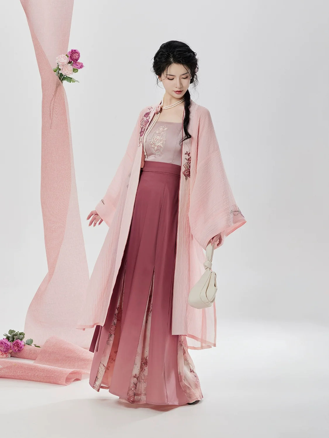 Song Dynasty Modern Hanfu Set with Changgan Temple Beizi and Three Pleat Skirt - Rose Letter 玫瑰来信 (Preorder)