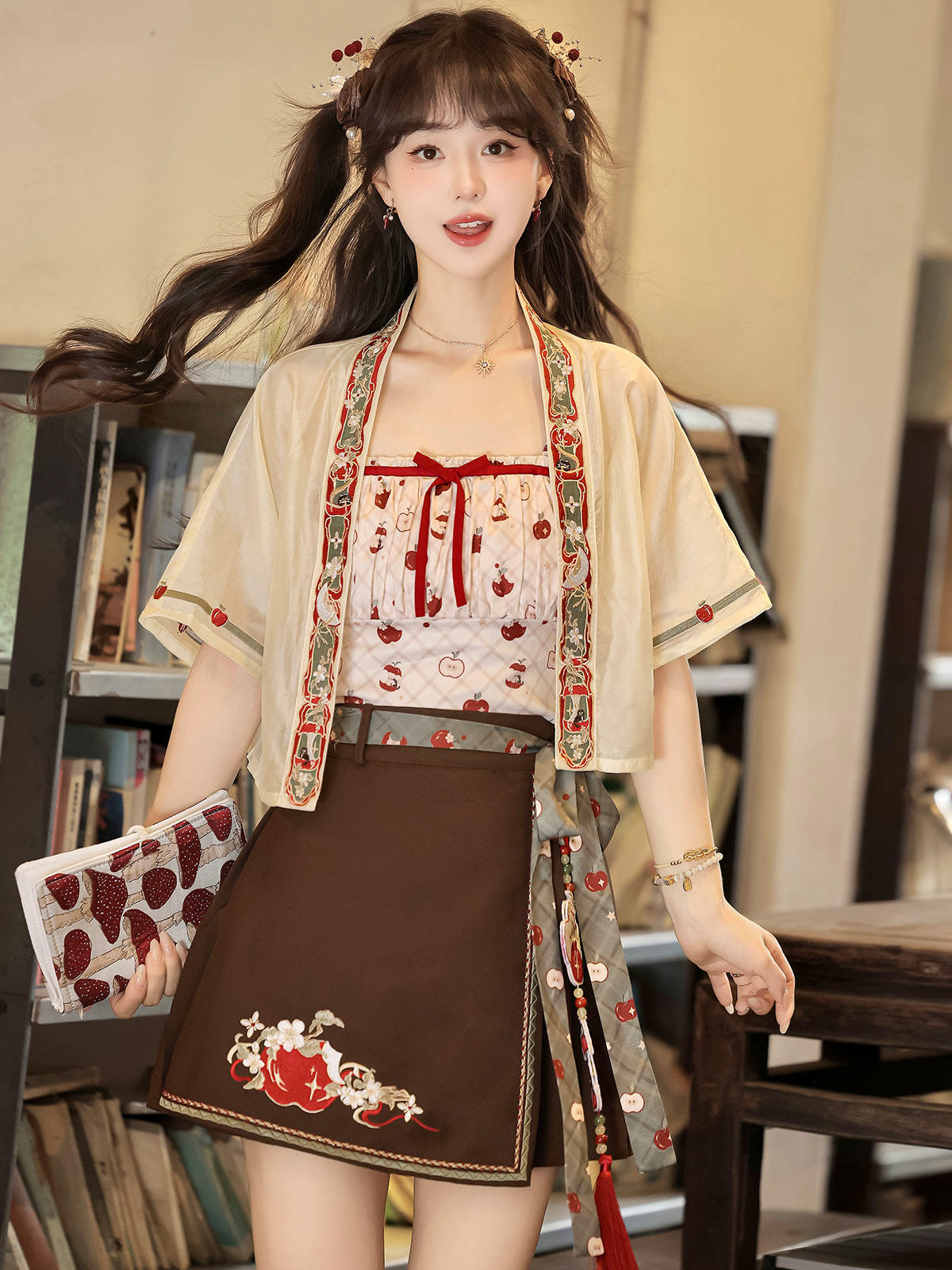 Little Apple | Modern Chinese Hanfu Set with Strap Top and Skirt