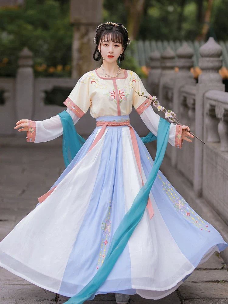 Lin Lang 琳琅 - Tang Dynasty Style U-shaped Collar Qiyao Ruqun