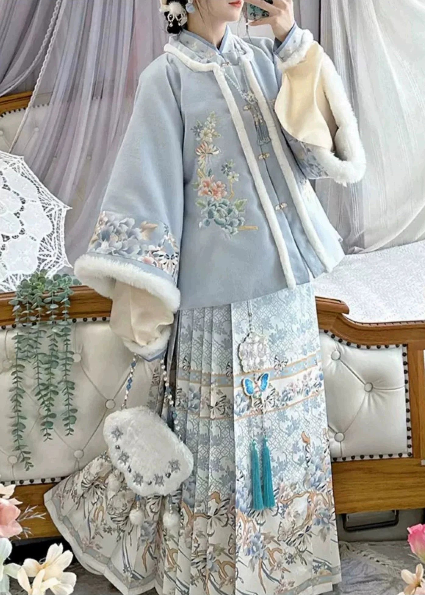 Snow Plum | 3-Piece Plus Winter Hanfu (梦蝶)