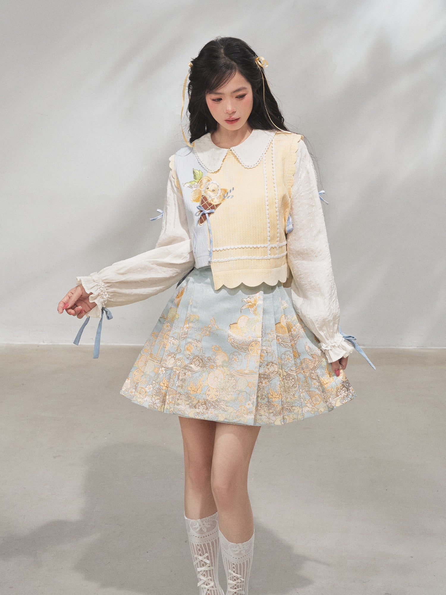Modern Hanfu Bijia Vest, Chinese Style Blouse & Brocade Short Mamian Skirt Set 檬混过关