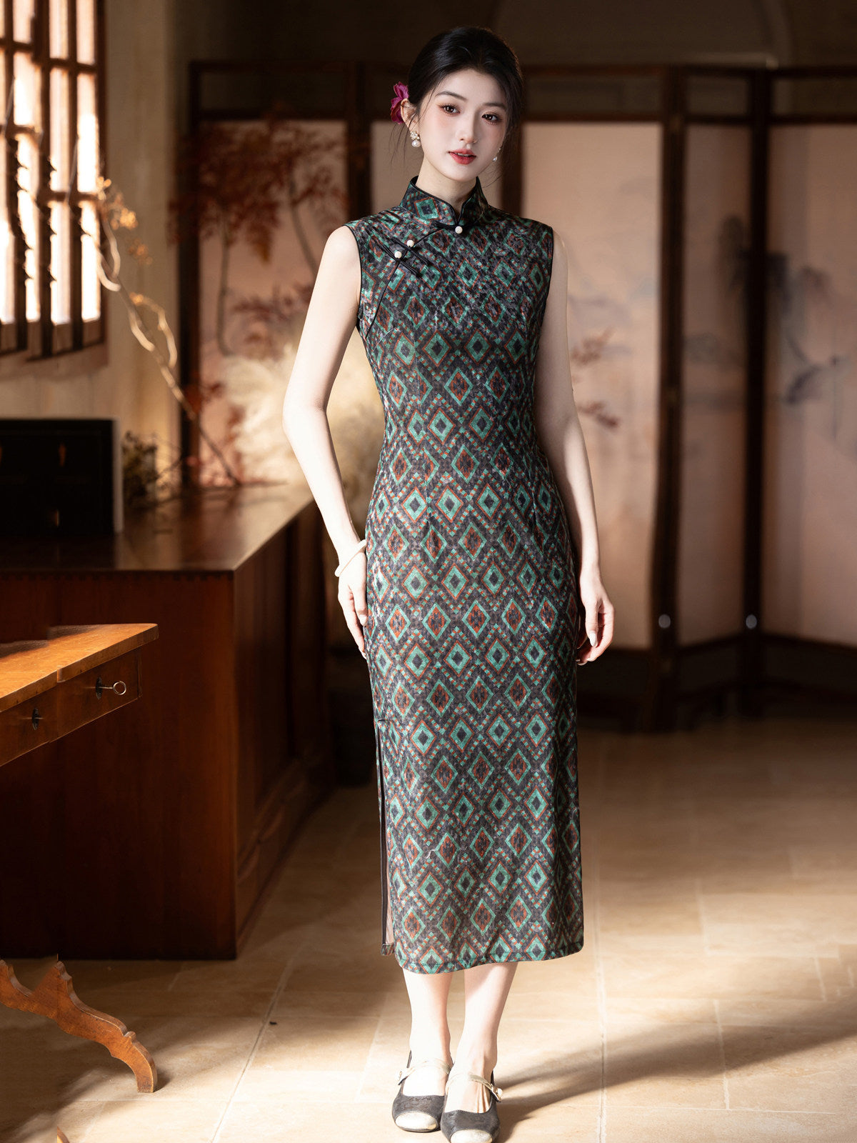 Sleeveless Diamond Geometric Midi Cheongsam | Under the Moon