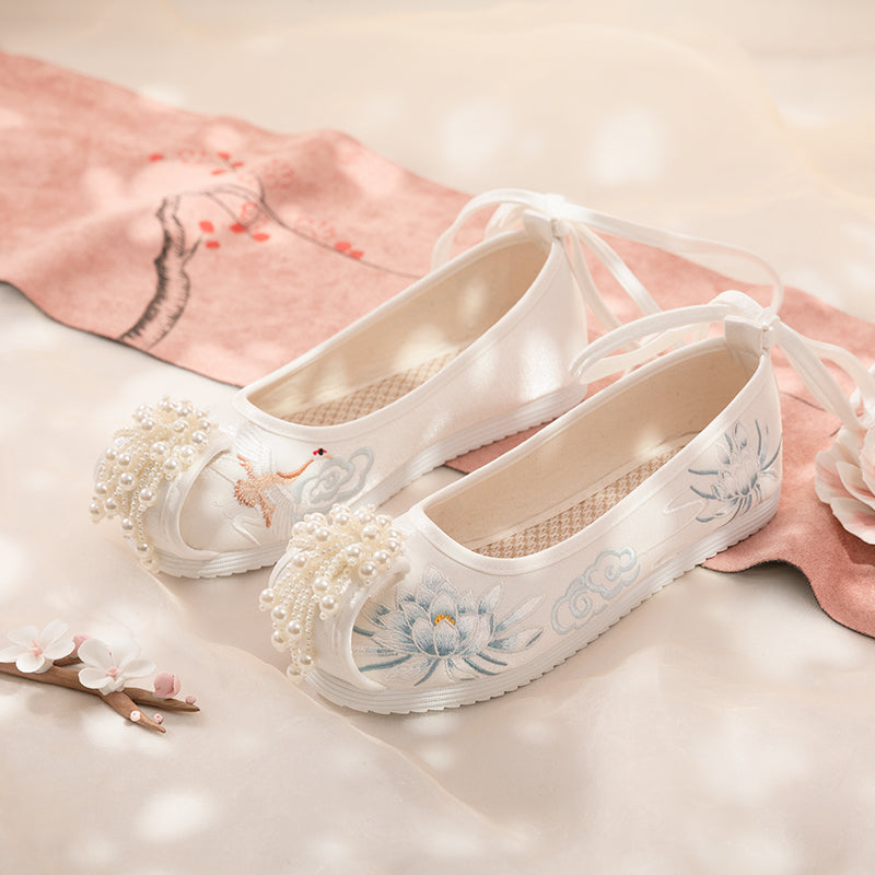 Beaded Curtain | Embroidered Shoes(宫锁珠帘）