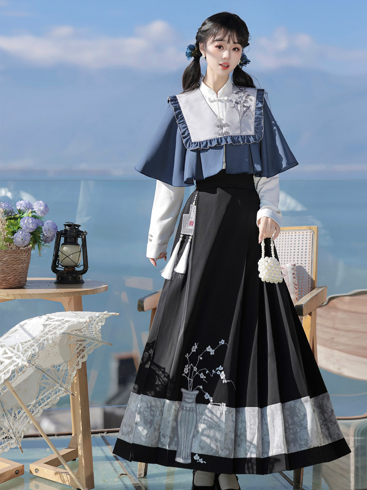 Ming Dynasty Modern Hanfu Shawl and Mamianqun - Night Reads 夜与书香