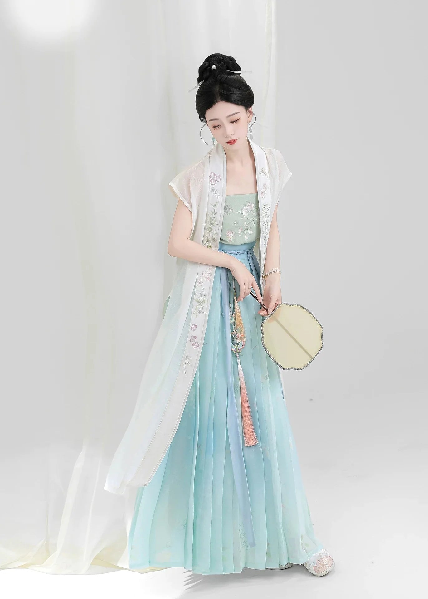 Early Summer | 3-Piece Embroidered Set (初夏)