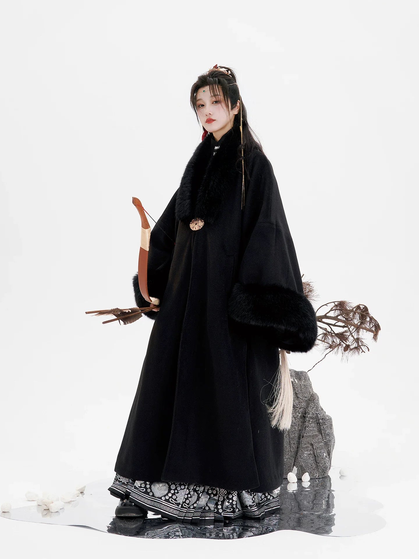 Ming Dynasty Warrior Wuxia Style Fur Coat & Mamian Skirt | Haiyan Heqing 海晏河清