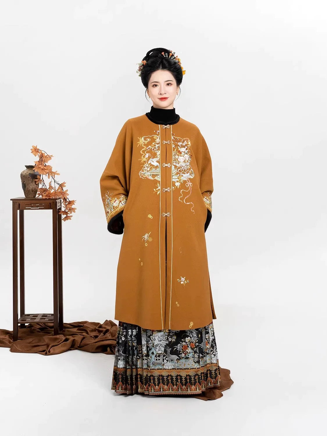 Ming Dynasty Modern Hanfu Round Neck Jacket with Mamianqun - Fulu 岁朝福鹿