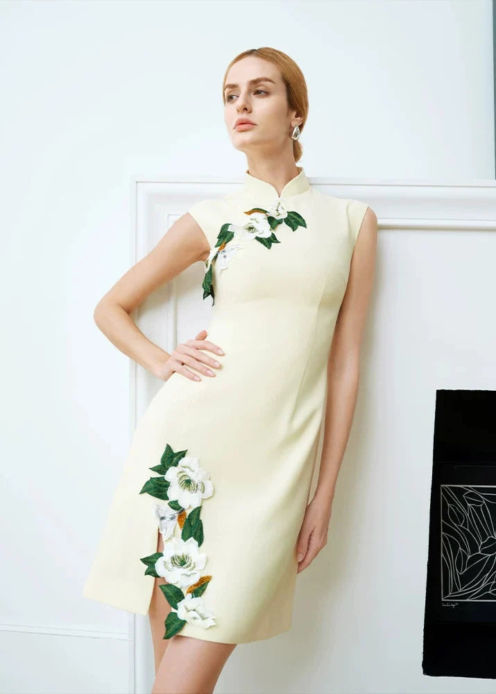 Apricot Rain | Embroidered High-End Modern Qipao (杏雨绣春)