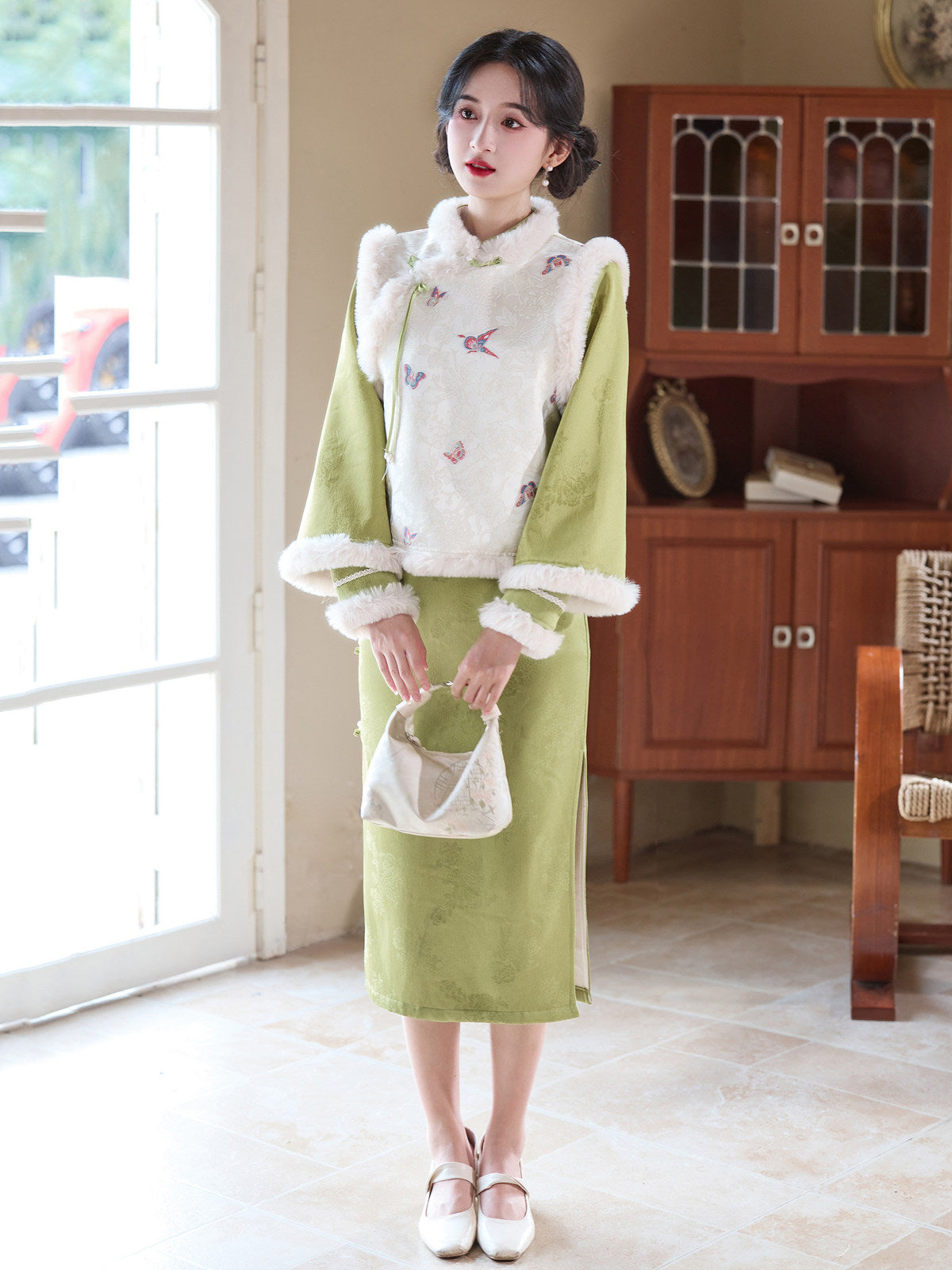 Long Sleeve Fur Trim Floral Qipao and Vest | Xinxue