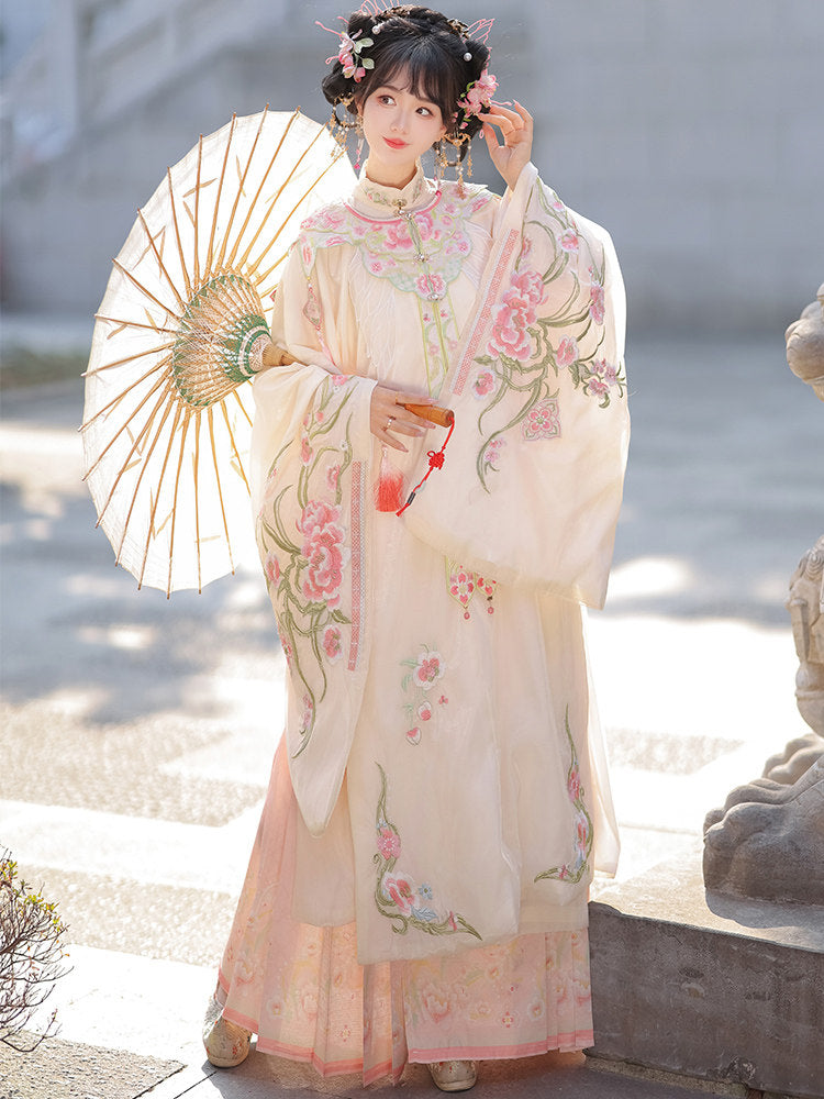 Ming Dynasty Hanfu Set with Embroidered Cloud Collar & Mamian Skirt｜Spring Walk 游春