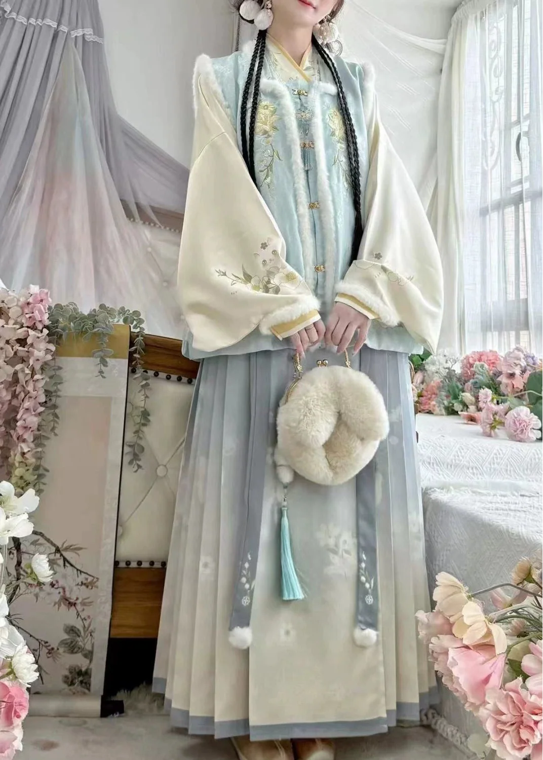 Courtyard Lilies | 3-Piece Plus Hanfu (庭前百合)