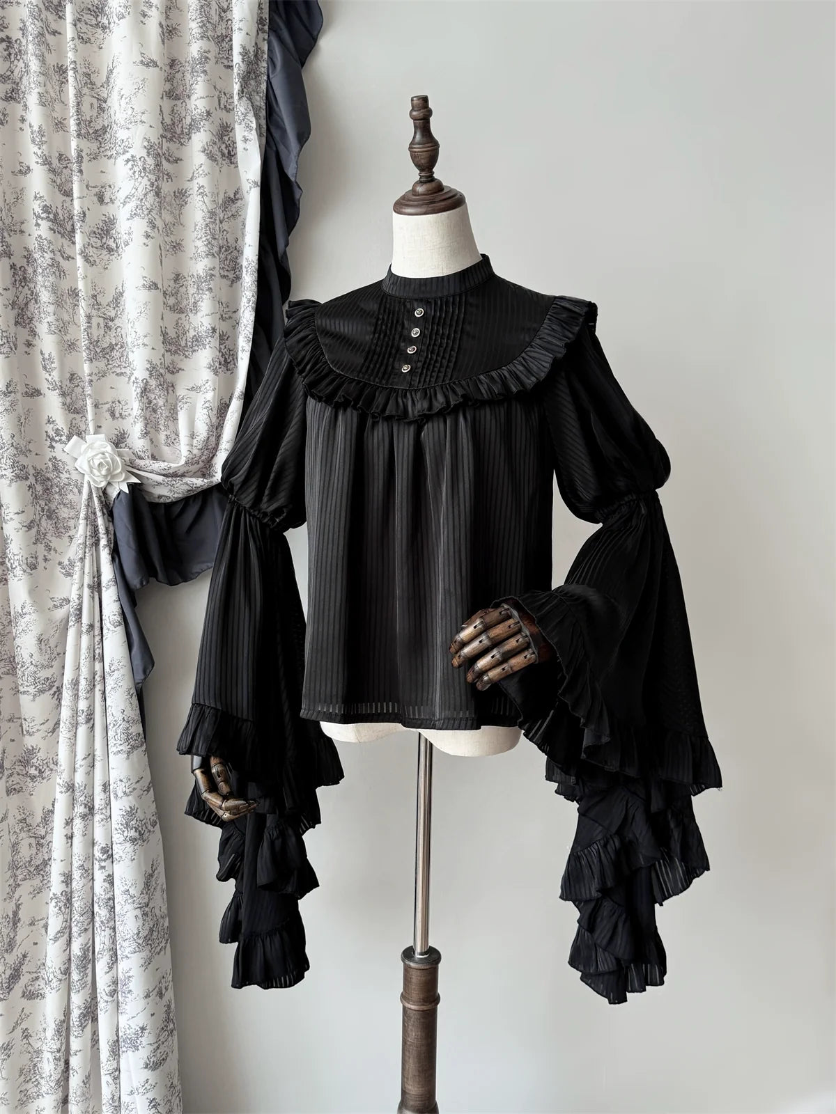 Muppet Mind Ben - Dreaming - Gothic Lolita Princess Sleeves Blouse Striped Printing
