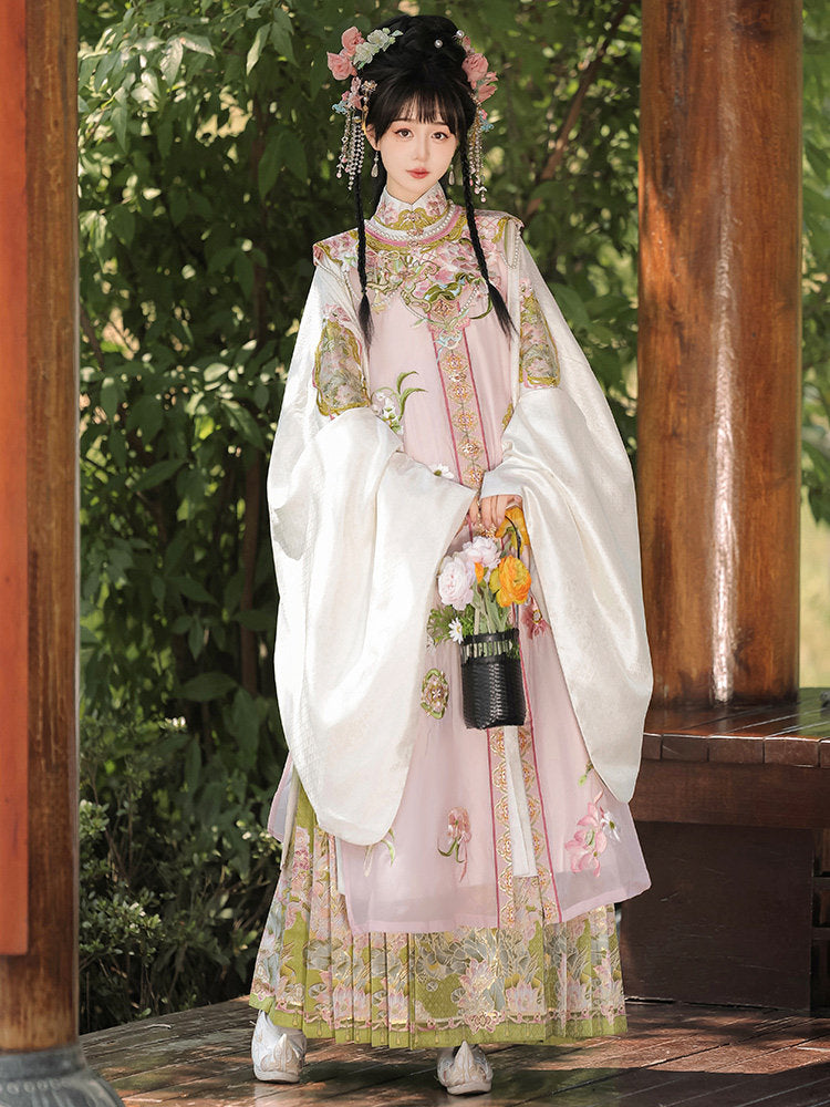 Ming Dynasty Hanfu Set with Embroidered Cloud Collar & Mamian Skirt｜Furong 芙蓉