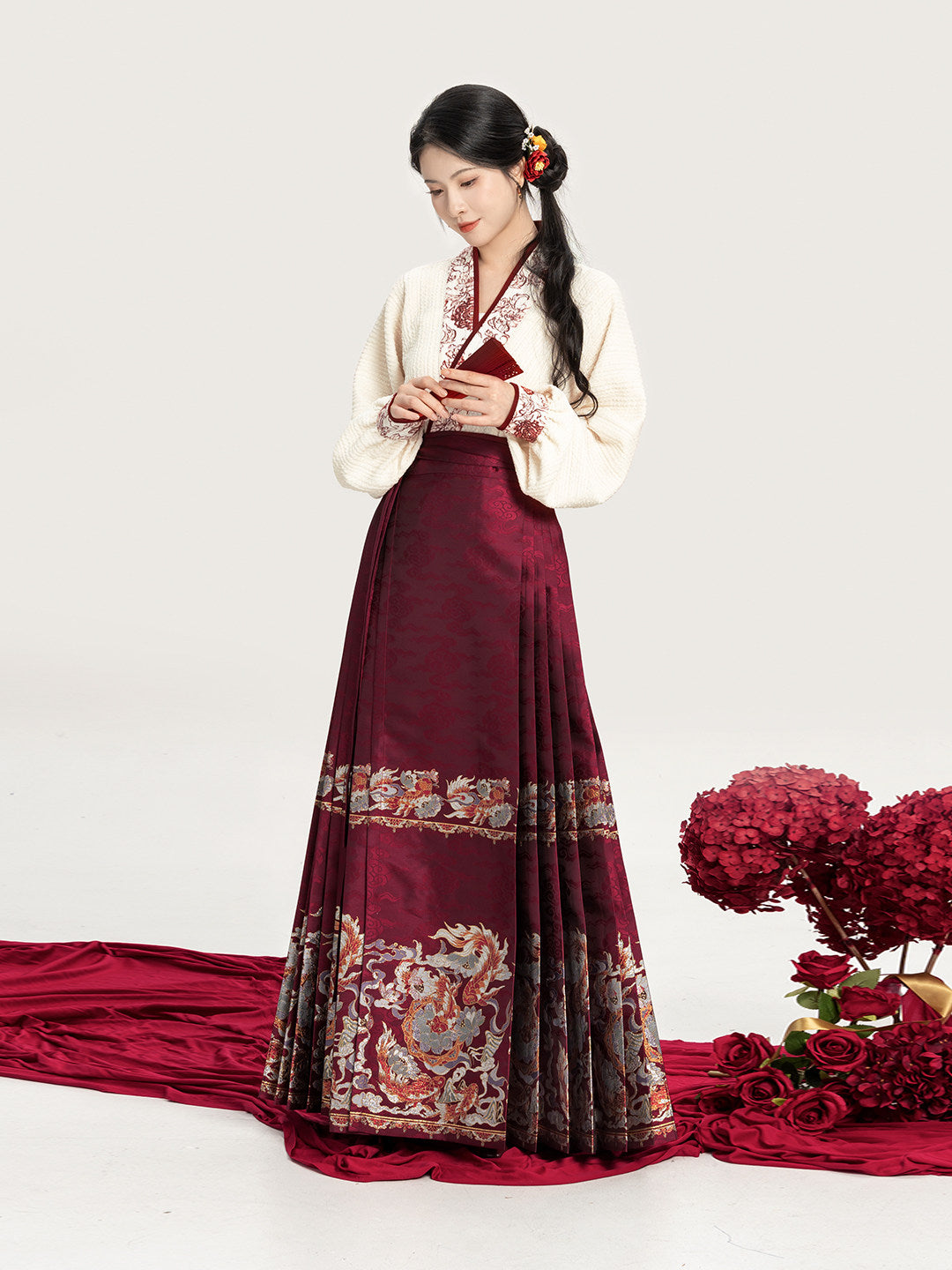 Zhi Yu | Modern Ming Dynasty Top and Mamianqun Skirt Hanfu Set
