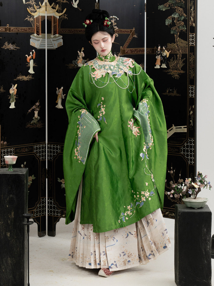 Ming Dynasty Hanfu Set with Robe & Mamian Skirt | Golden Koi 金桂鱼跃