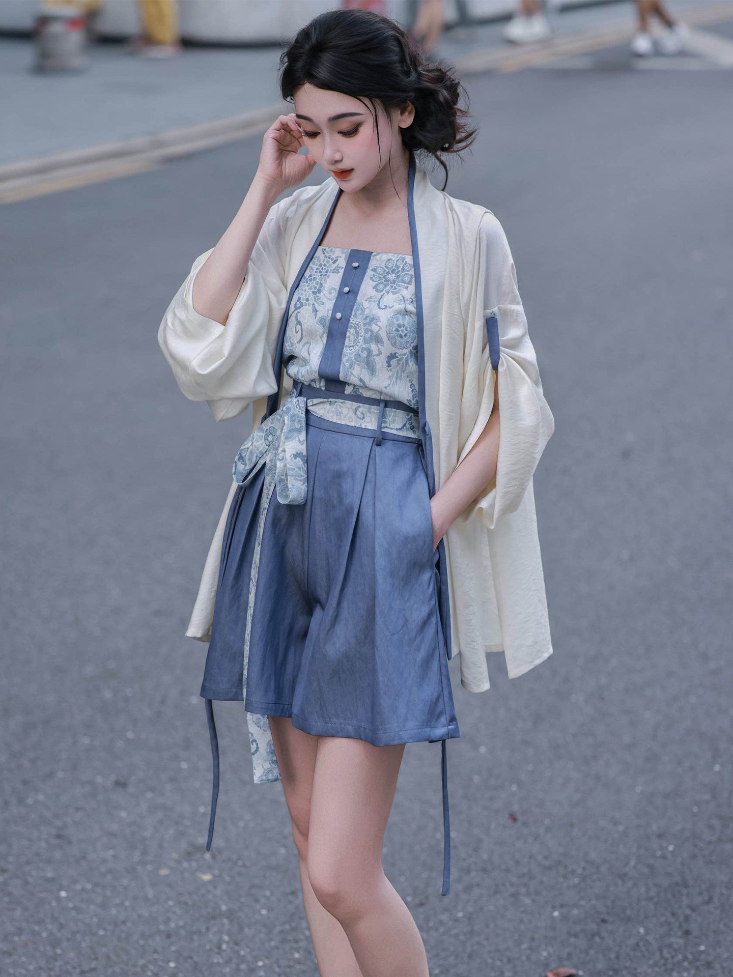 Song Dynasty Modern Hanfu Camisole and Cardigan with Shorts or Wide Leg Pants - Kongqing 空青 (Preorder)