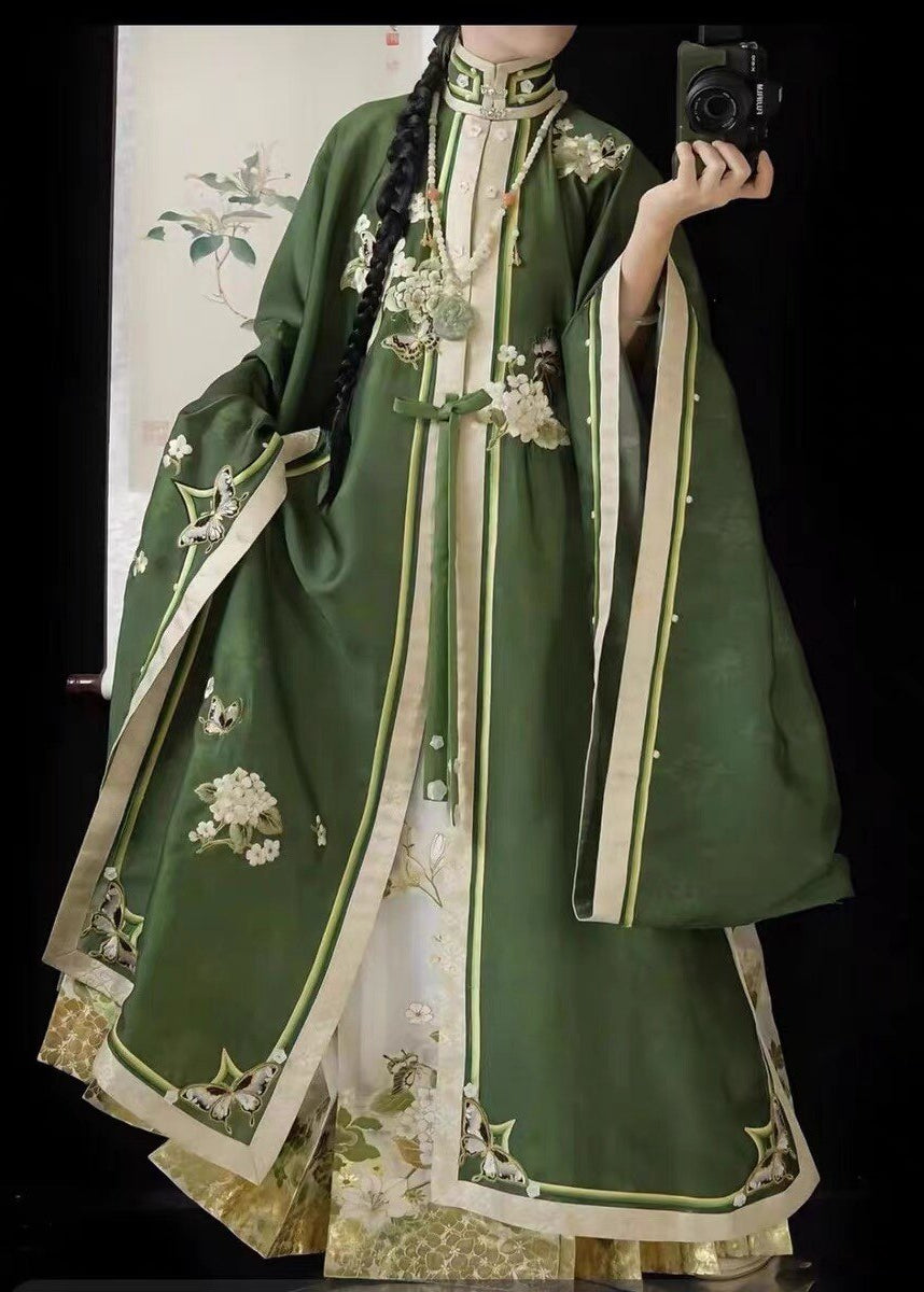 Butterfly Dance | 2-Piece Embroidered Plus Set (花间游蝶)