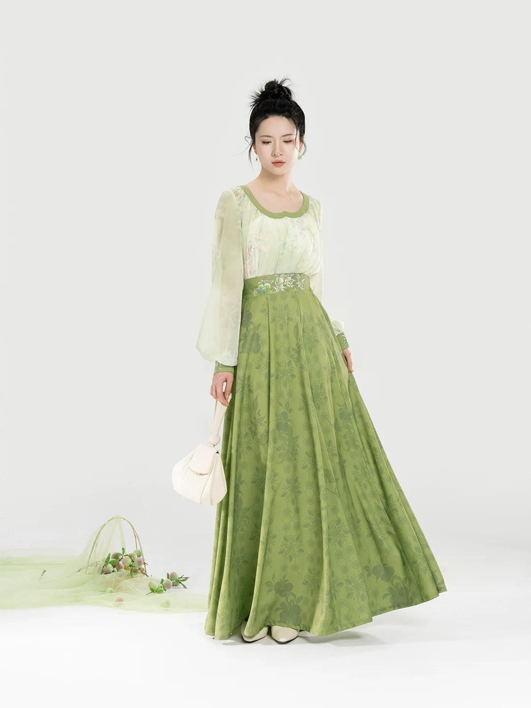 Tang Dynasty Modern Hanfu Set with Flowing Eight-Panel Skirt - Qingmei Lane 青梅弄 (Preorder)