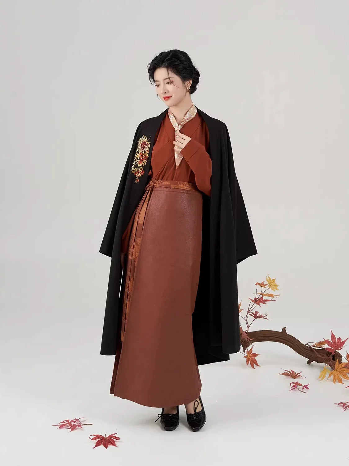 Song Dynasty Modern Hanfu Set with Winged Sleeve Top and Spiral Skirt - Jinruan 尽染 (Preorder)