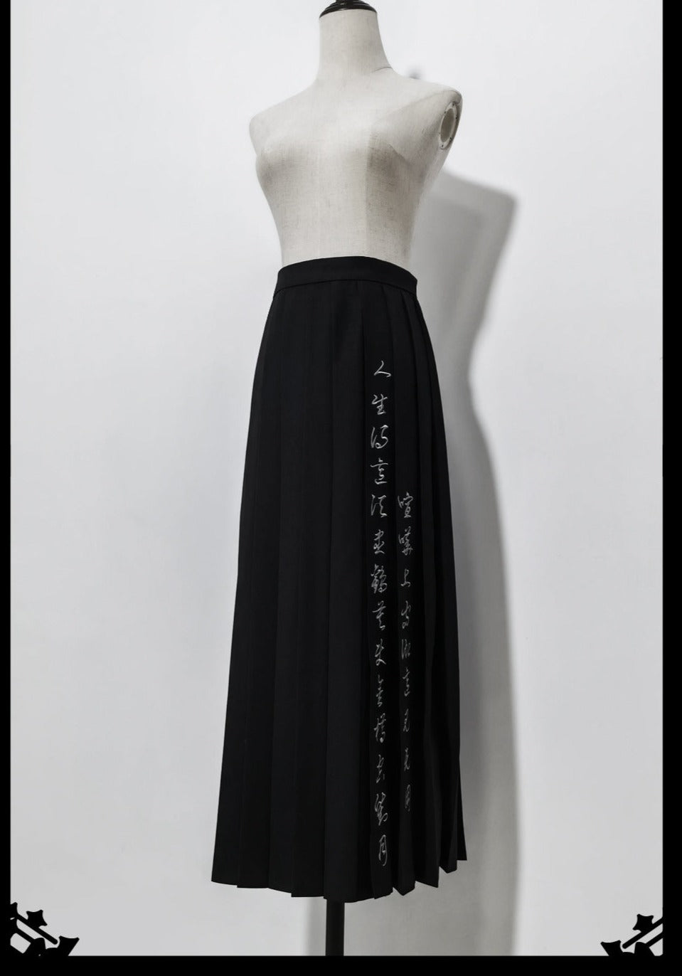 Pomegranate Note - Chinese Style Black Pleated Skirt